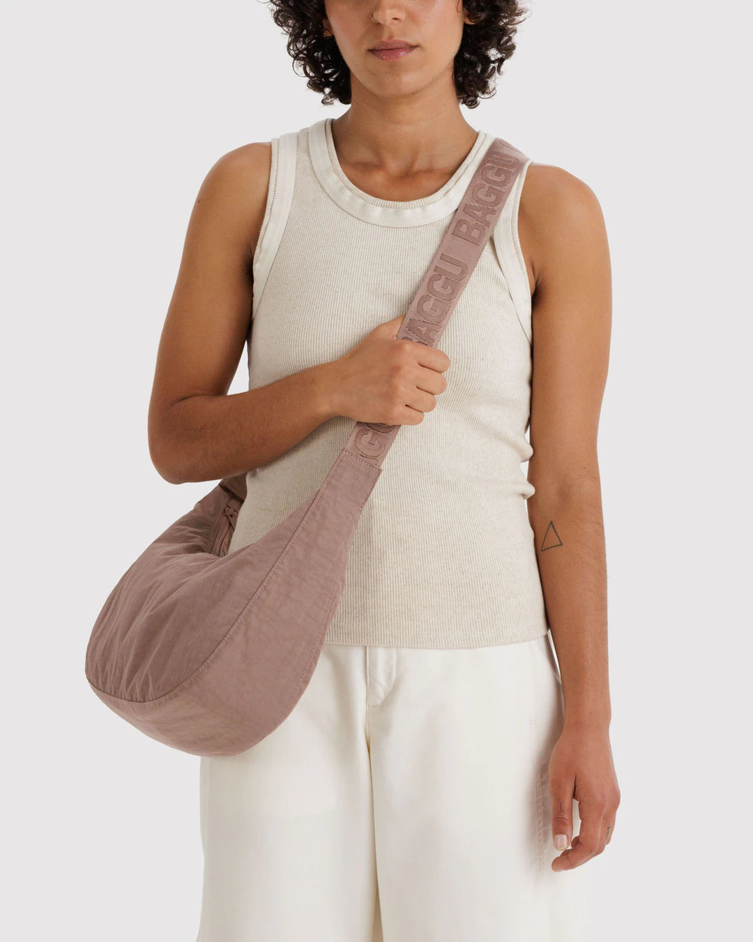 BAGGU - Medium Nylon Crescent Bag in Toasted Almond