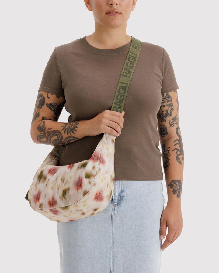 BAGGU - Medium Nylon Crescent Bag in Abatract Floral