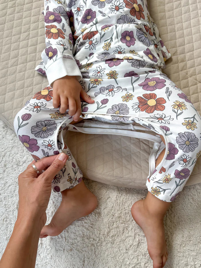 Gunamuna – Ruffled Sweatshirt + Pants Set in Bouquet