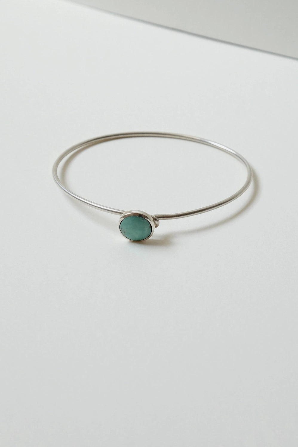 Sarah Safavi Jewelry – Token Bangle in Sterling Silver & Painted Canyon Picture Jasper
