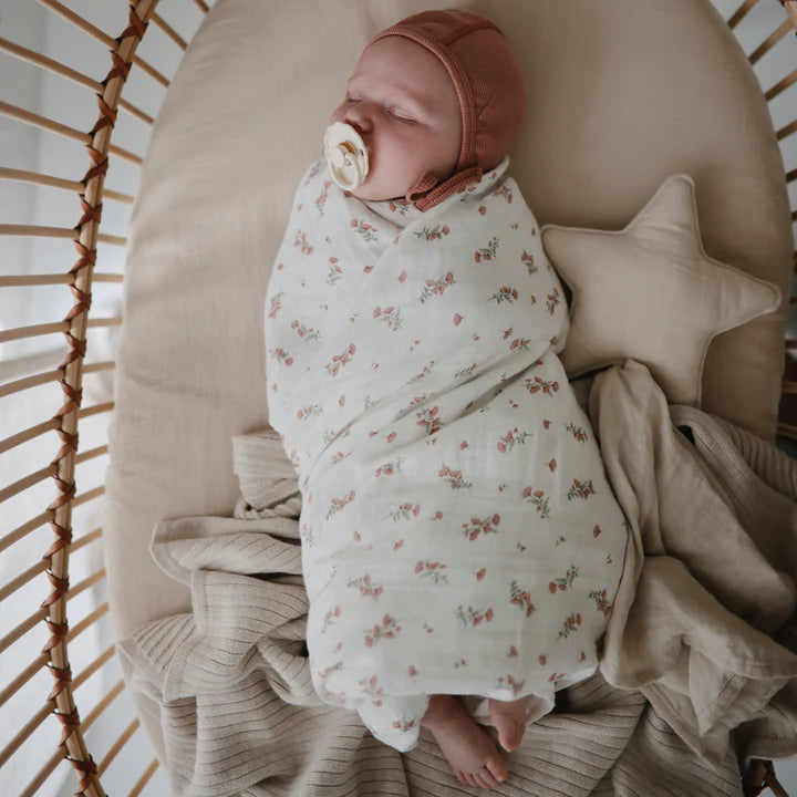 Mushie – Organic Cotton Muslin Swaddle Blanket in Pink Flowers