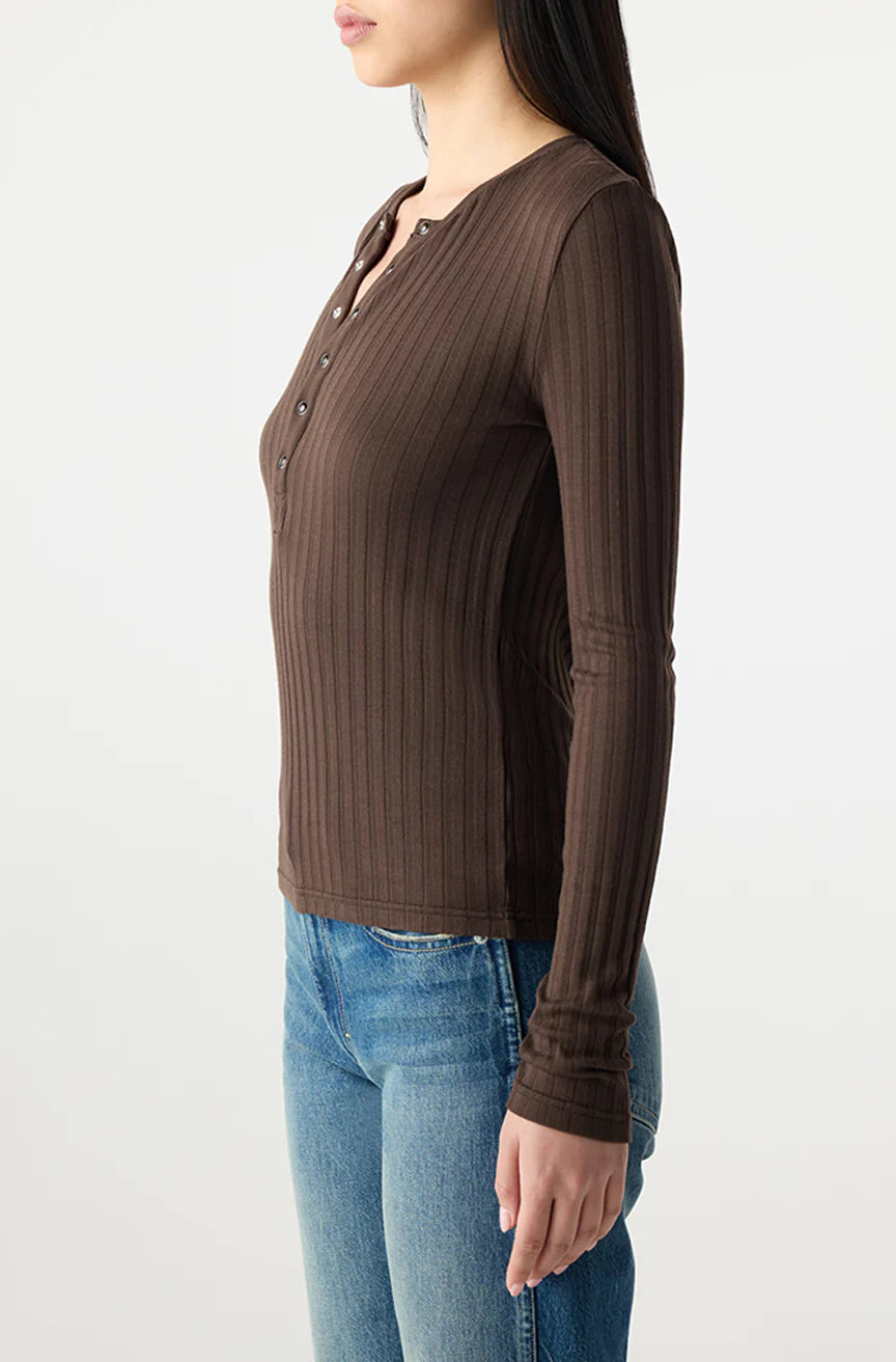 AMO – Lottie Top in Mocha