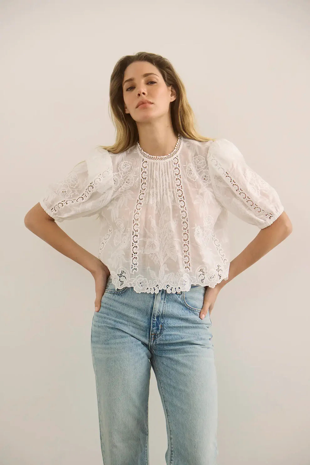 Hunter Bell – Ousie Top in White