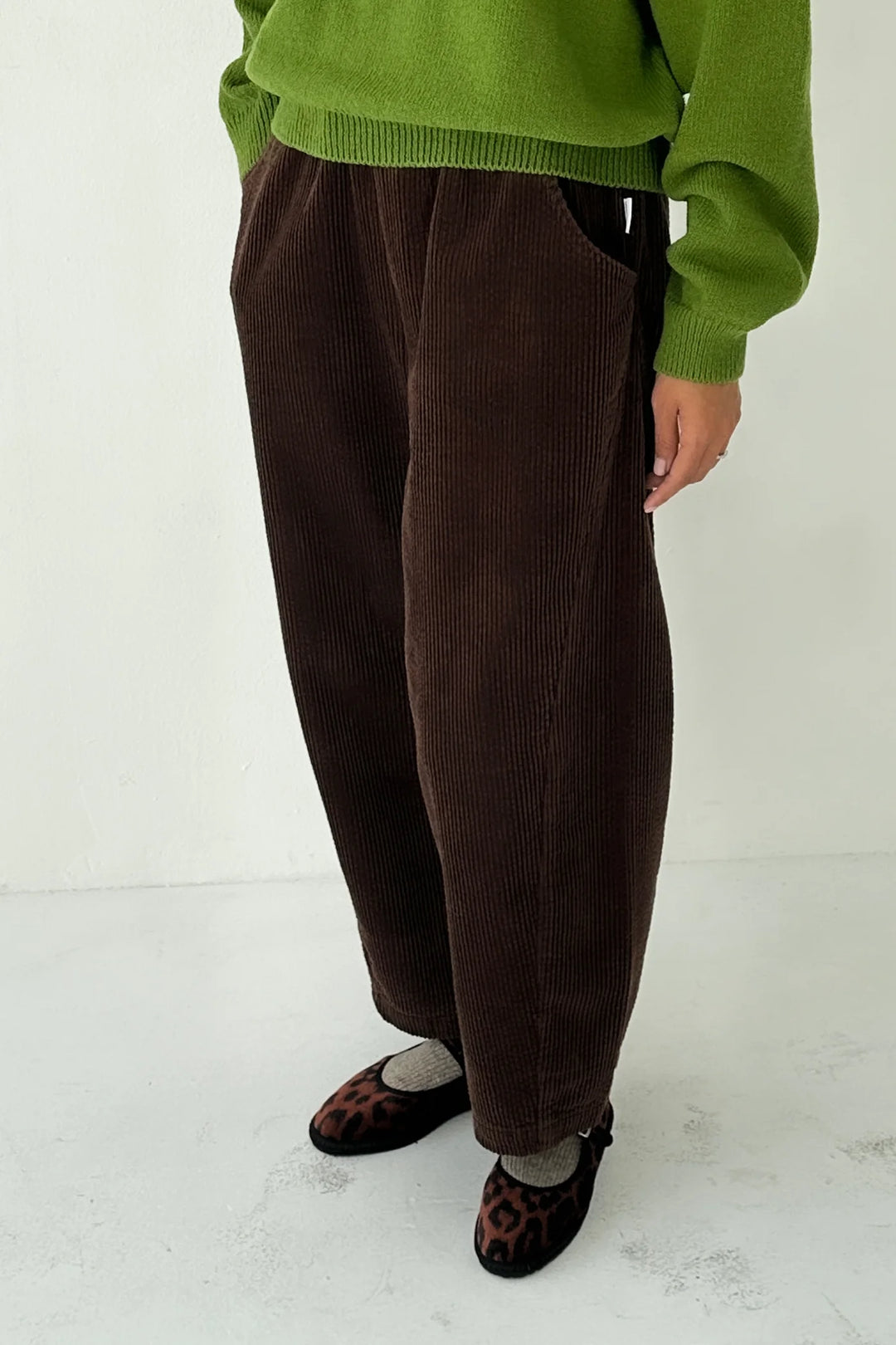 Le Bon Shoppe - Arc Soft Corduroy Pants in Brown