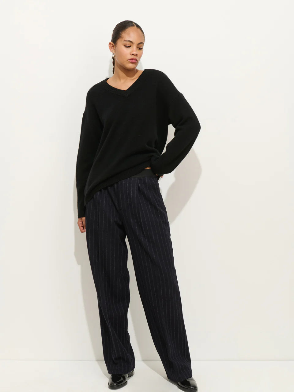 Alex Mill - Rowan V-Neck Cashmere Sweater in Black