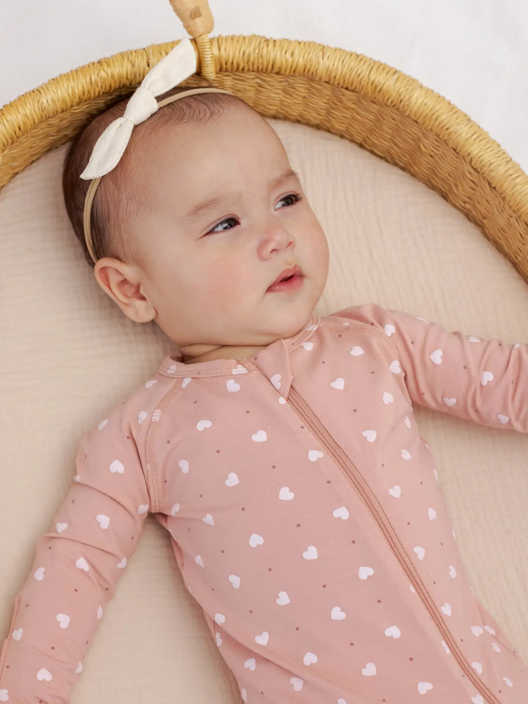 Quincy Mae – Bamboo Zip Footie in Pink Hearts