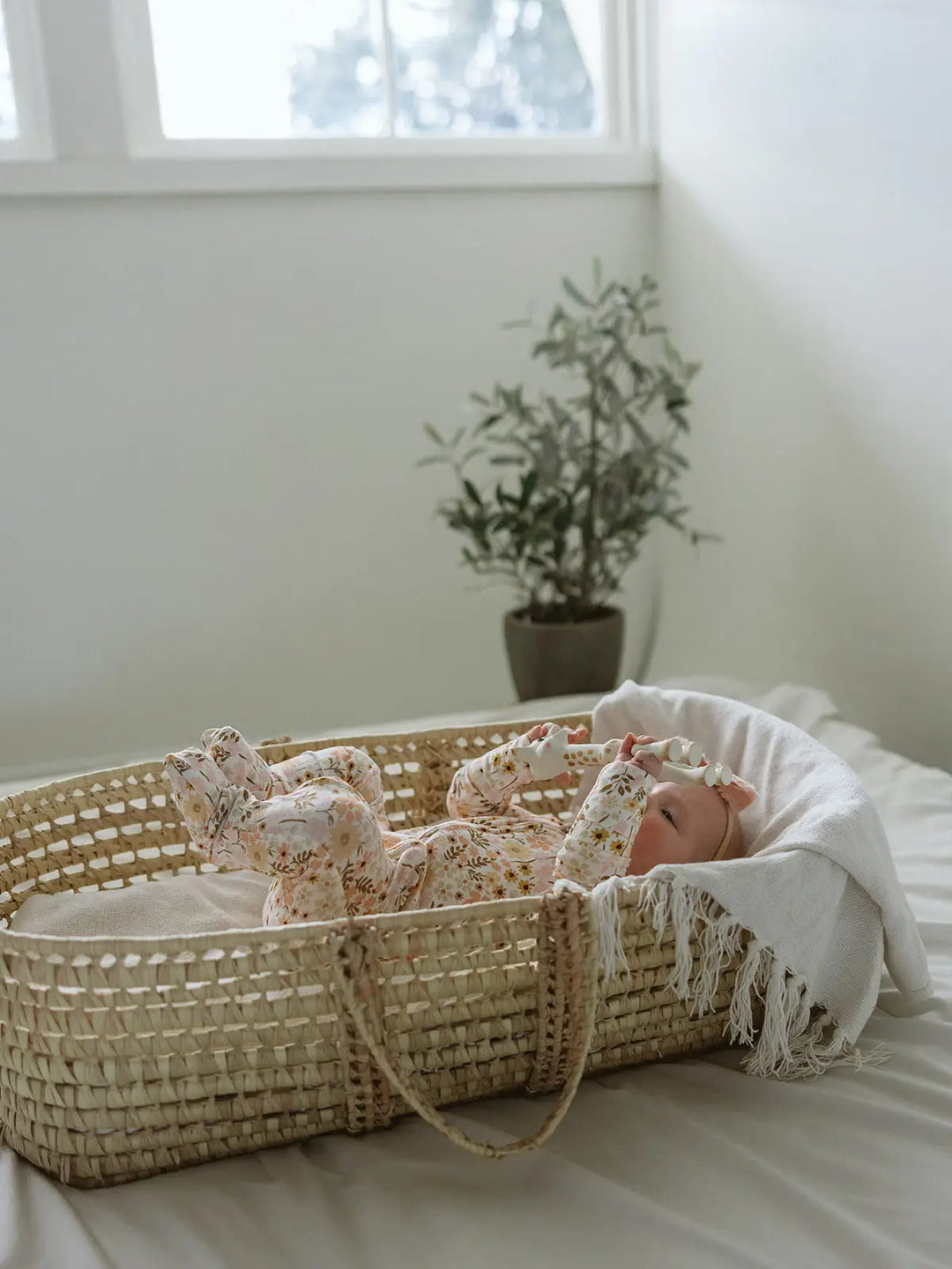 Honeycomb Goods - Zip Footie Pajamas in Flower Fields