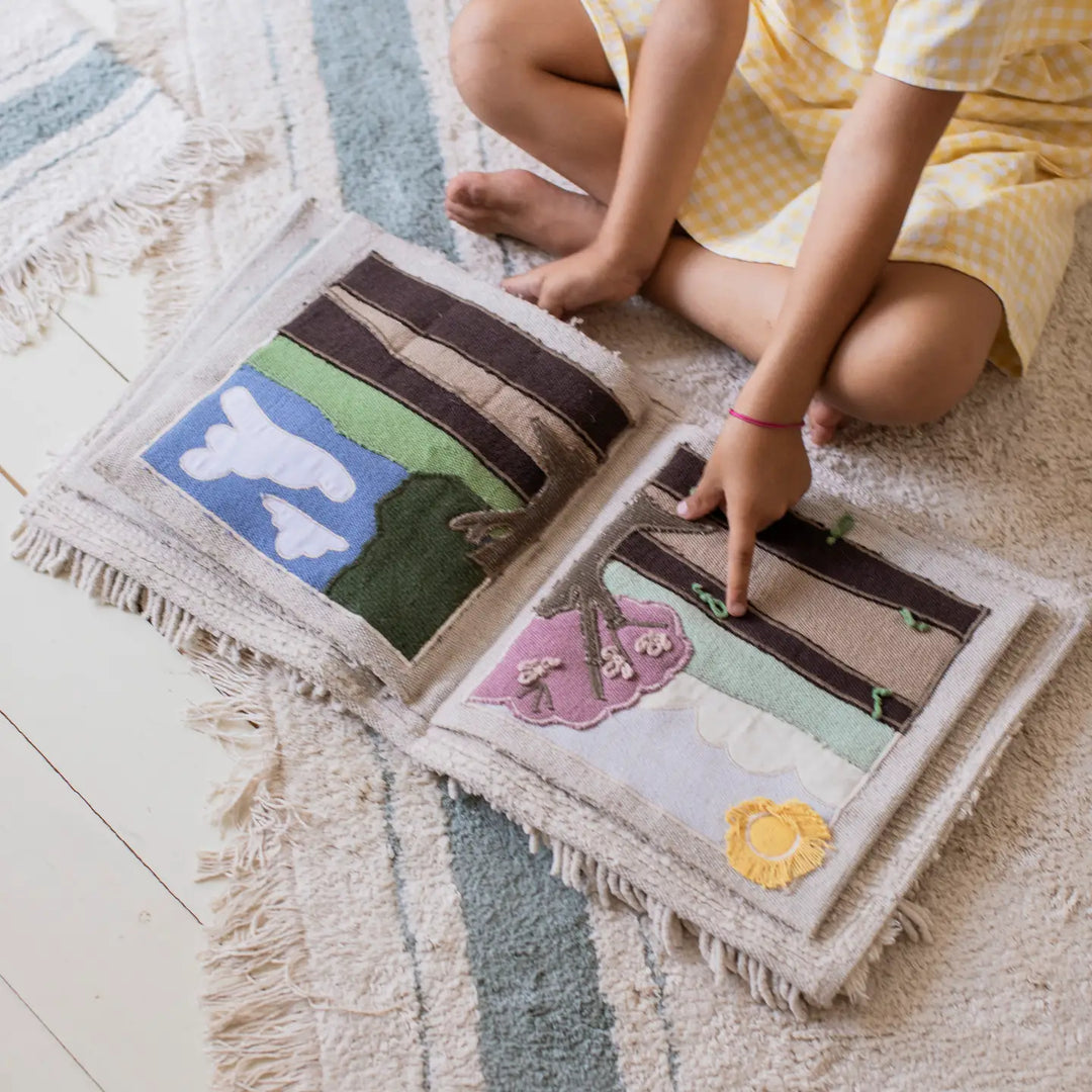 Lorena Canals – Textile Book "Cool Kids Eat Healthy"