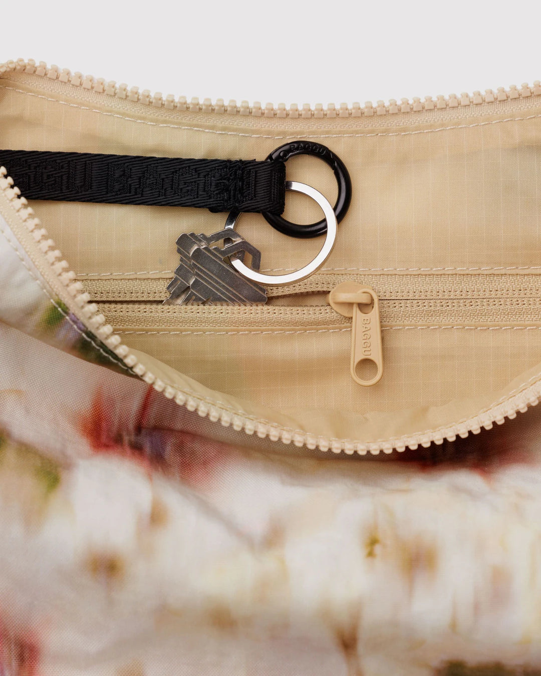 BAGGU - Medium Nylon Crescent Bag in Abatract Floral