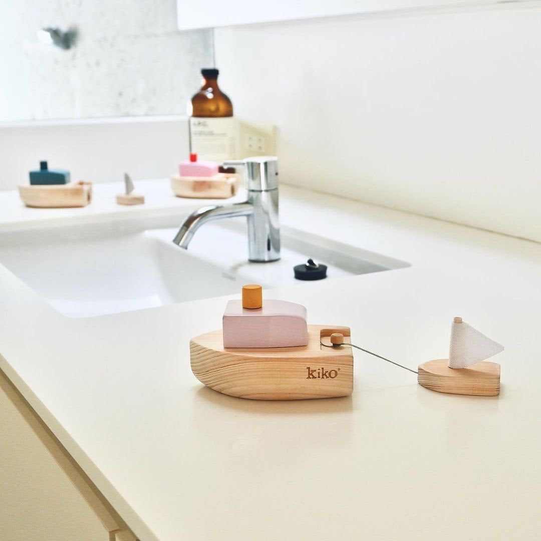 Kiko & GG – Ofune Wind Up Boat in Lavender