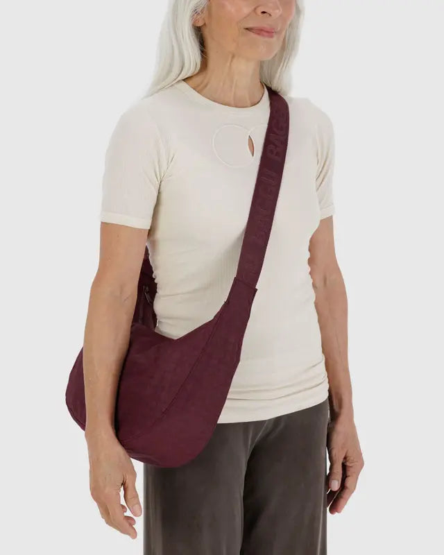 BAGGU - Medium Nylon Crescent Bag in Mahogany