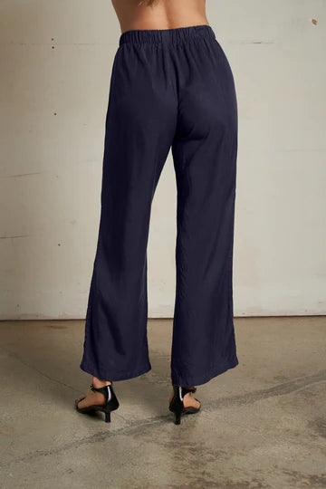 Perfect White Tee – Hana Tencel Pull on Pant in Navy
