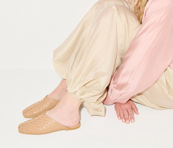 Freda Salvador – Saanvi Woven Leather Slide in Cognac